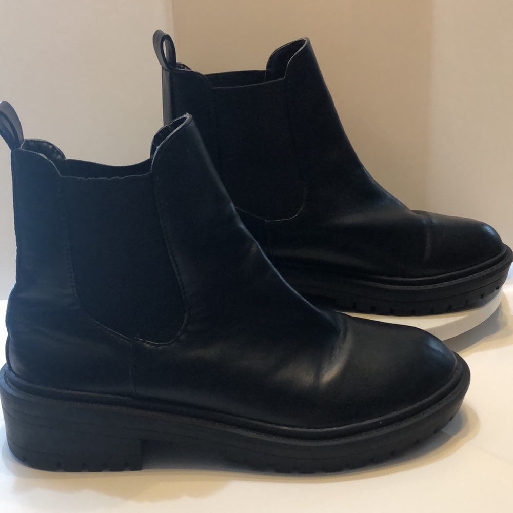 Raid boots women’s size 37 (6.5) chunky heel, black